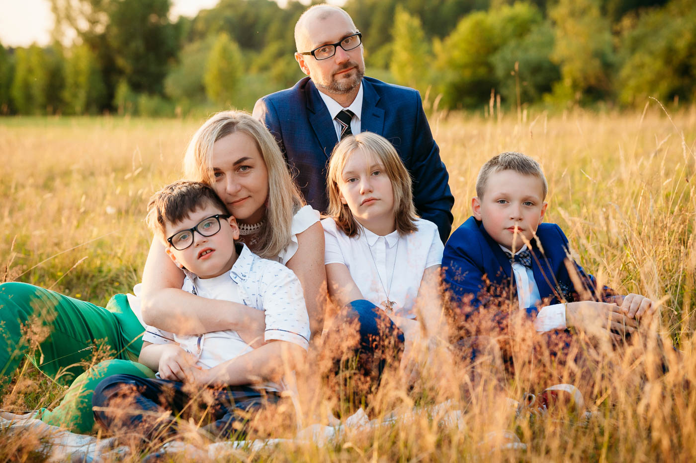 Rodzinna sesja Łódź, sesja okolicznościowa plenerowa z rodzicami i rodzeństwem, sesja plenerowa rodzinna